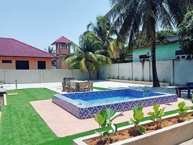 Casa Tiga Homestay Besut Kampung Kuala Besut Exterior photo