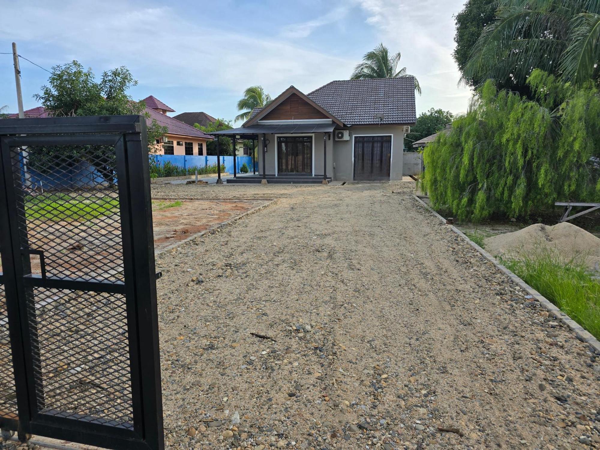 Casa Tiga Homestay Besut Kampung Kuala Besut Exterior photo