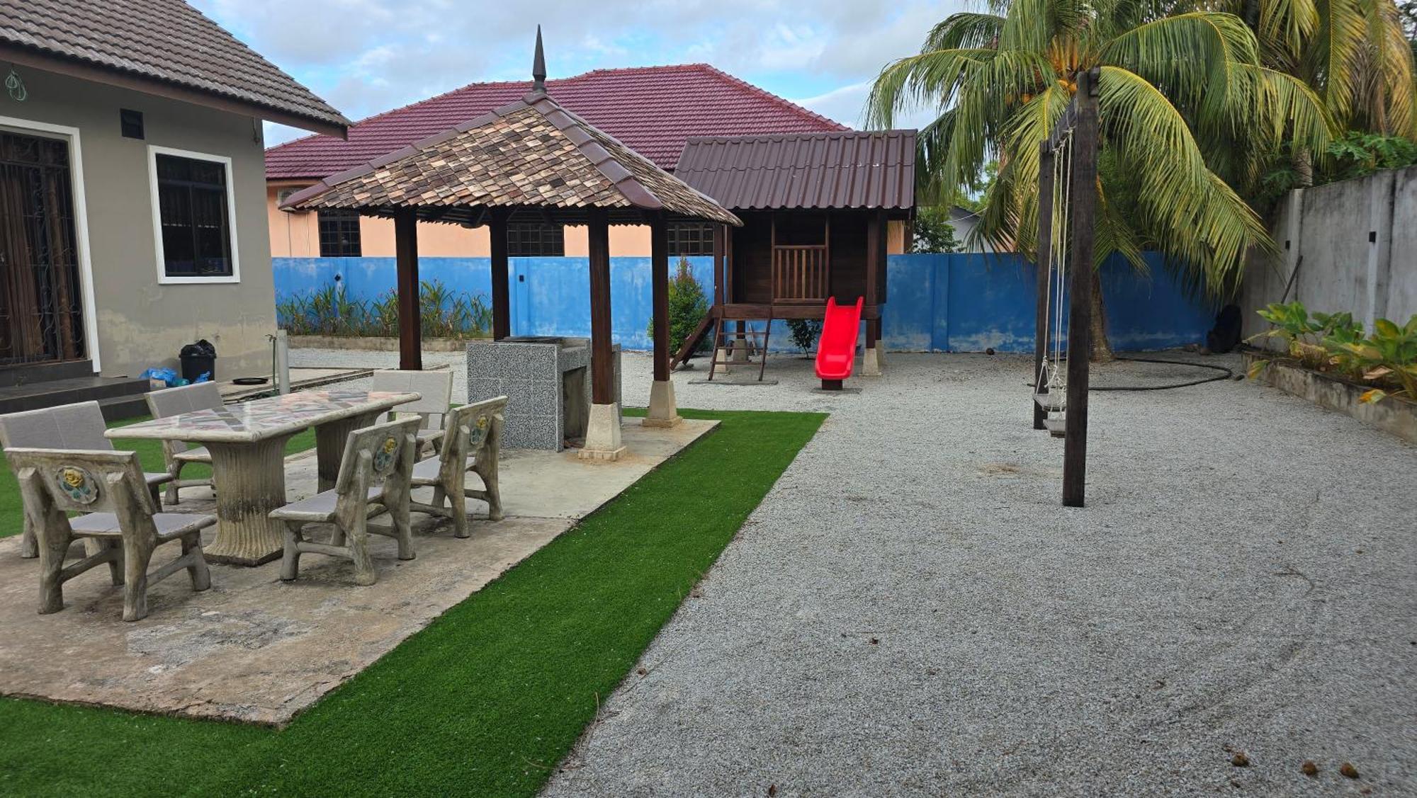 Casa Tiga Homestay Besut Kampung Kuala Besut Exterior photo