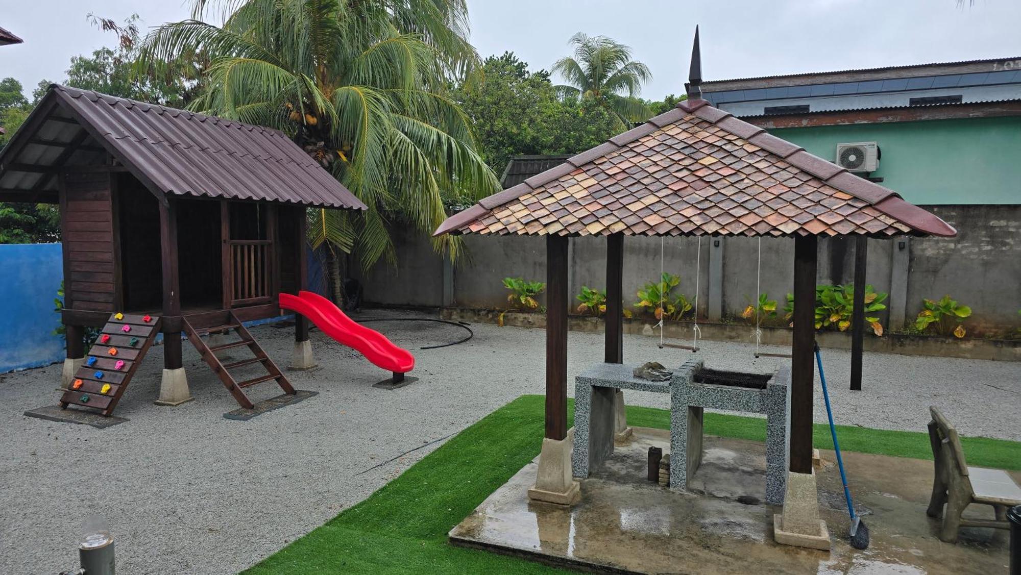 Casa Tiga Homestay Besut Kampung Kuala Besut Exterior photo
