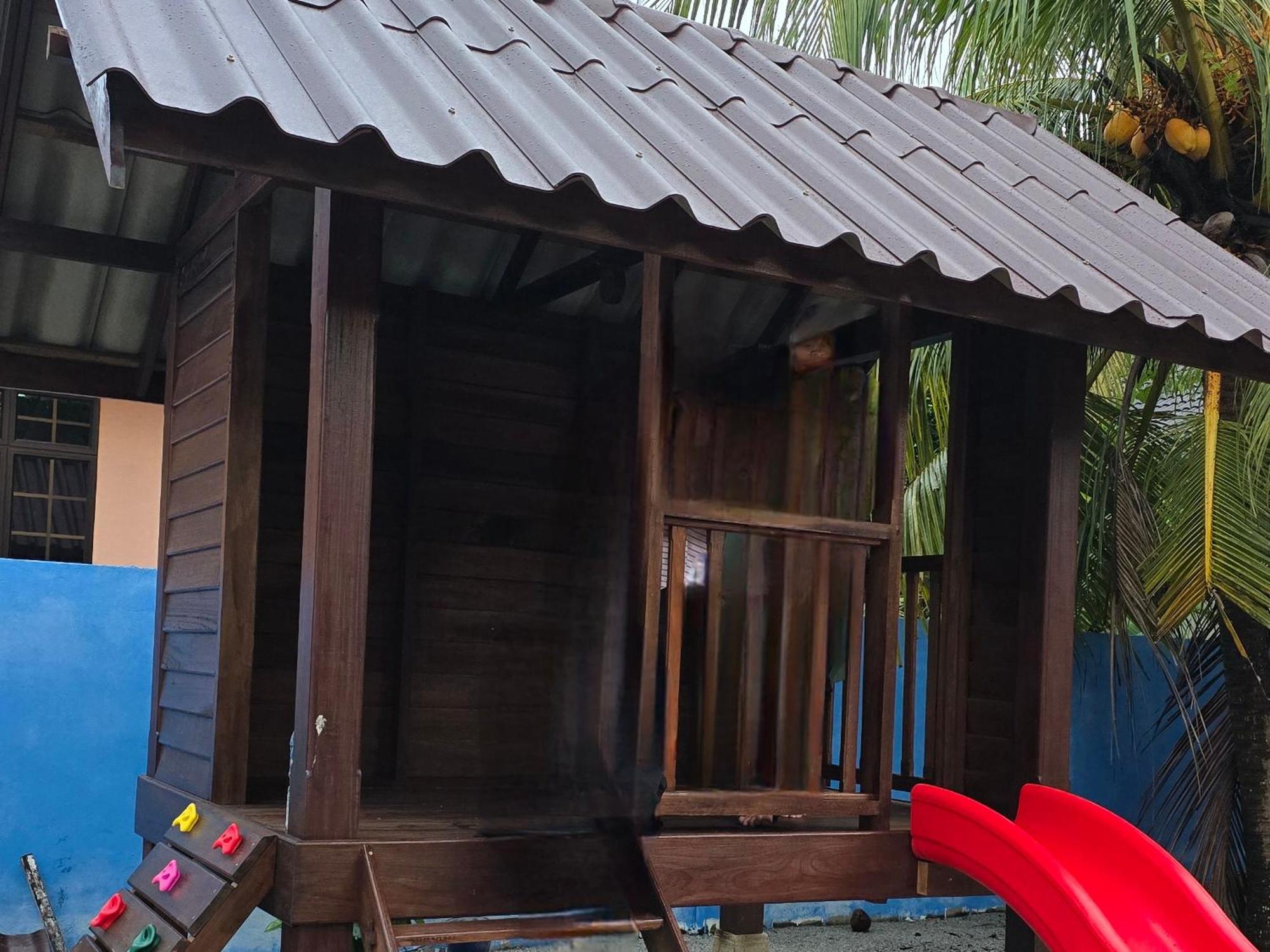 Casa Tiga Homestay Besut Kampung Kuala Besut Exterior photo