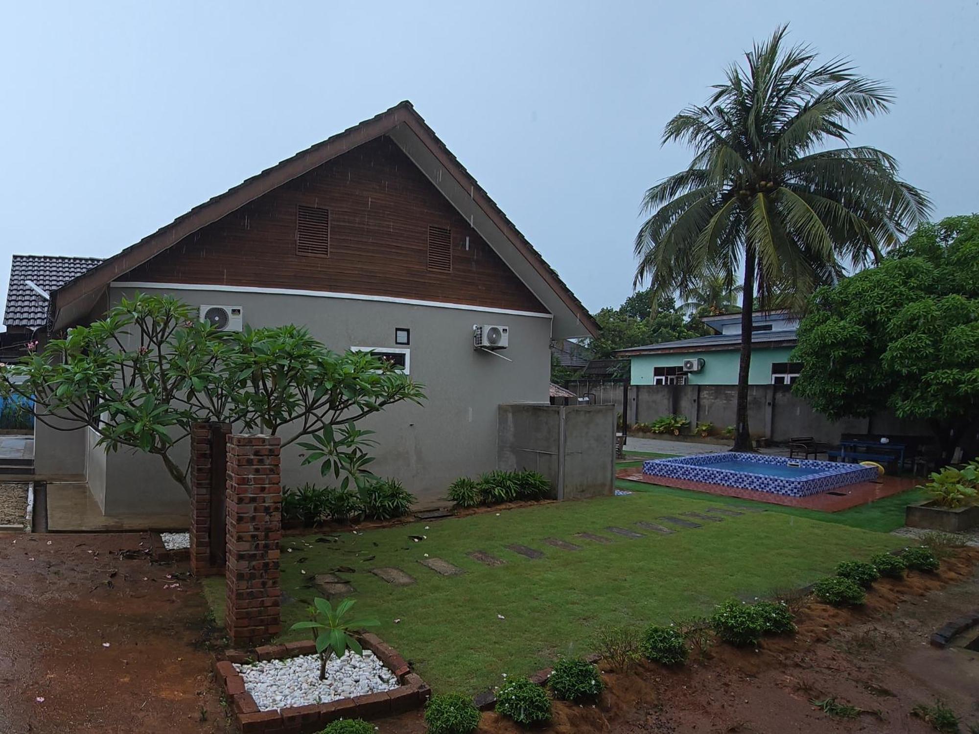 Casa Tiga Homestay Besut Kampung Kuala Besut Exterior photo